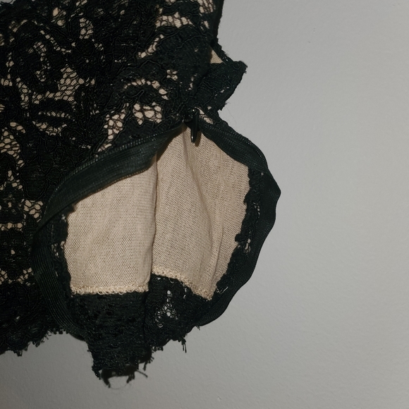 Black lace crop top - Picture 9 of 10